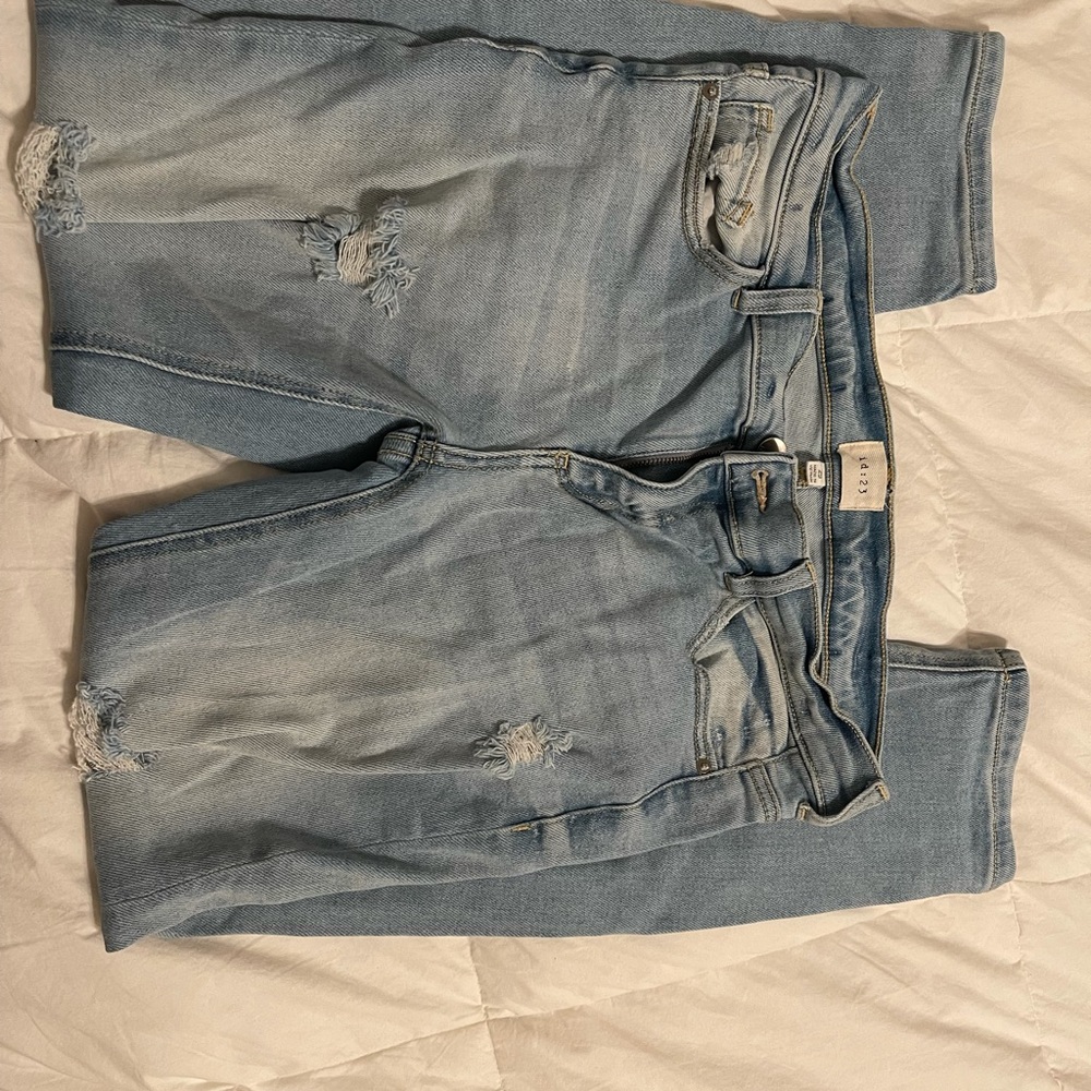id:23 stonewashed distressed Carrie jean size 29